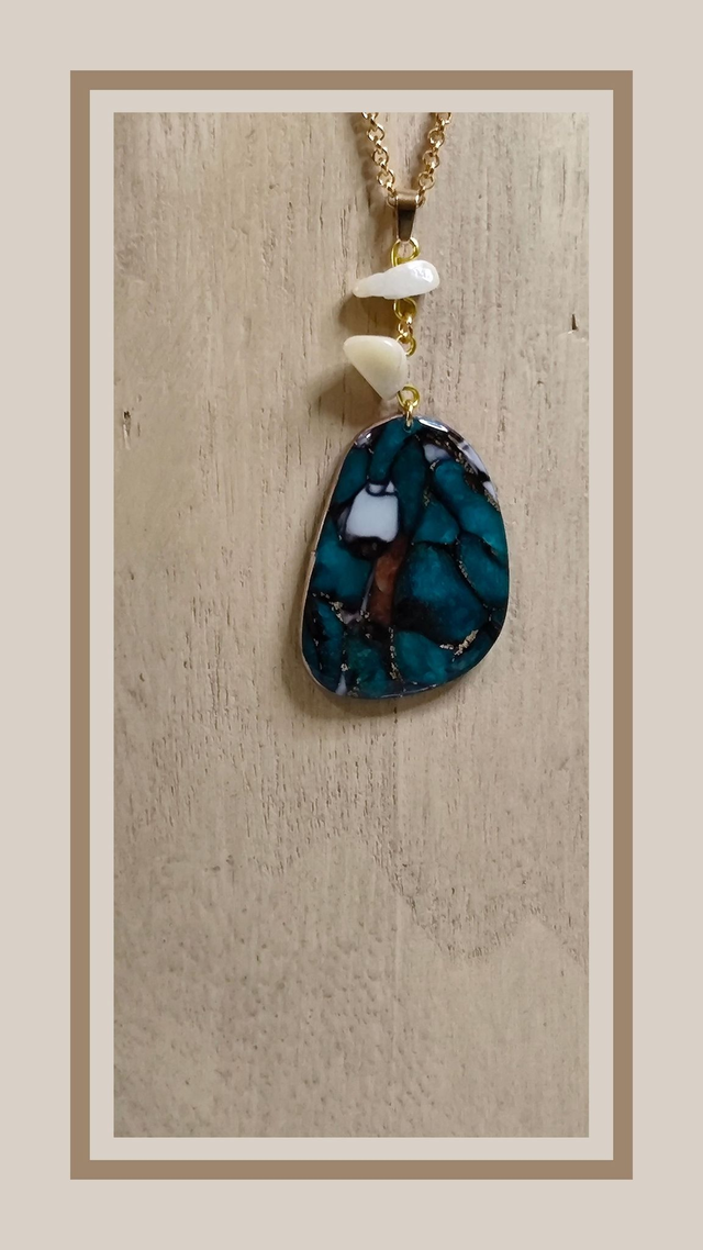 Collier faux turquoise cuivré avec perles