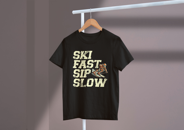 Ski Fast Sip Slow Ski Lodge Vibes Winter Relaxation Retro. Ski Fast Sip Slow Ski Lodge Vibes Winter Entspannung Retro