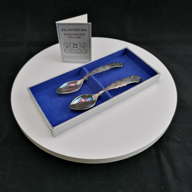 Zilverstad | Set van 2 zwaar verzilverd en bewerkte &#039;Biedemeyer&#039; lepeltjes uit Nederland Origineel blauw doosje en echtheidsbewijs | Vintage