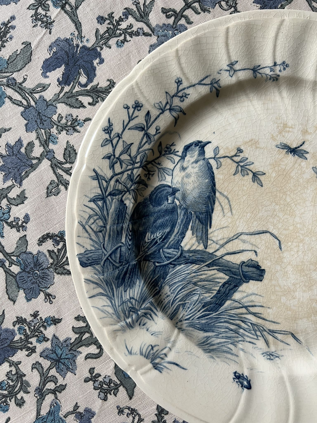 OISEAUX 1 - Assiette plate aux Oiseaux par la manufacture française de Gien - Terre de Fer