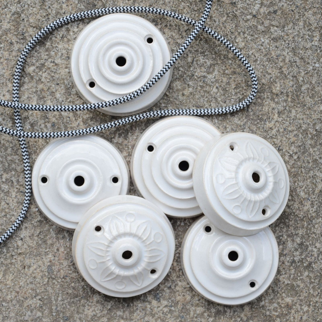 Keramická stropní rozeta / baldachýn k závěsnému svítidlu