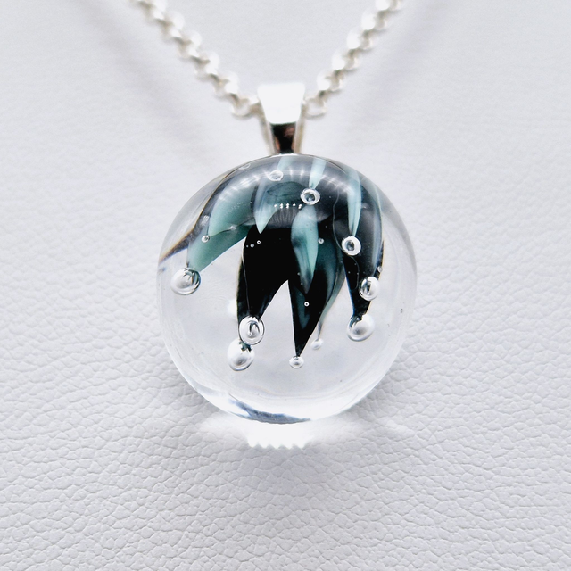 Pendentif Ariel bleu et noir