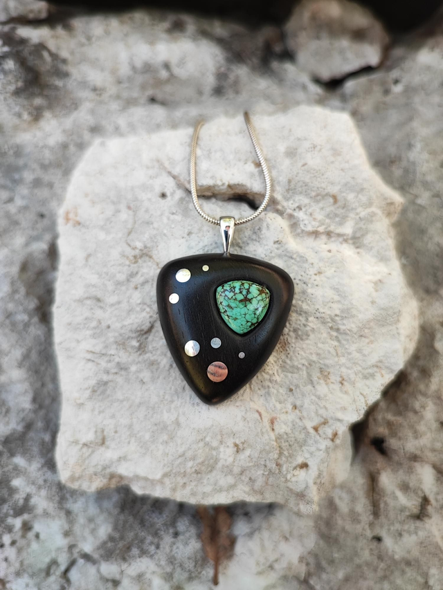 Pendentif en Bois d'Ebène du Gabon, Turquoise et Argent