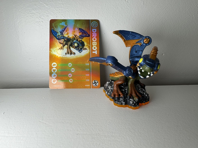 Drobot - Tech - Lightcore - Skylanders - Giants