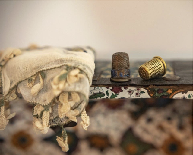 Titre de l'oeuvre - Le lexique de la couturière   |  Artiste - Brigitte Manoukian (Moyen Format)  