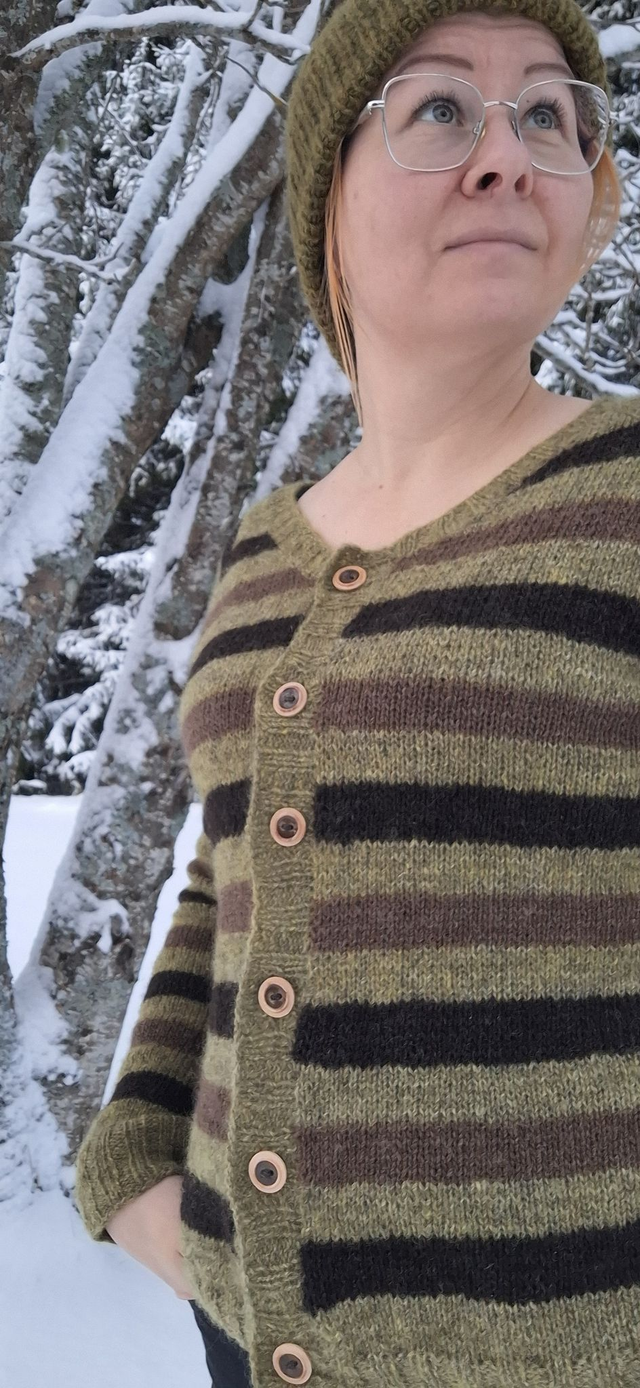 Tyyni cardigan neulepakkaus - Metsä