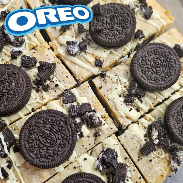 Oreo Blondie Slice