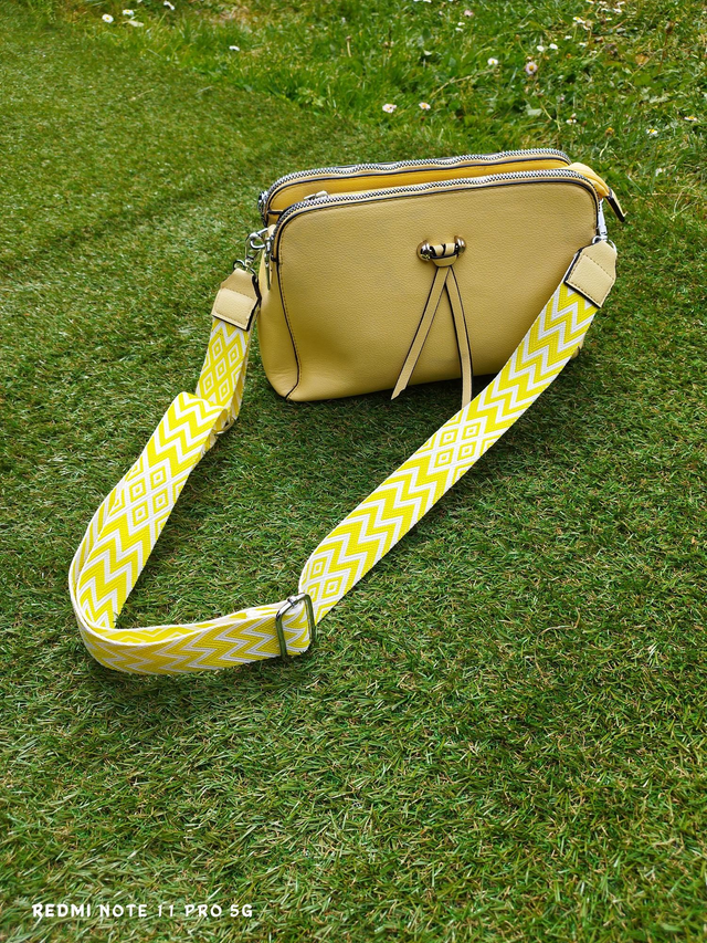 Sac bandoulière jaune avec sangle fantaisie – Pratique &amp; stylé