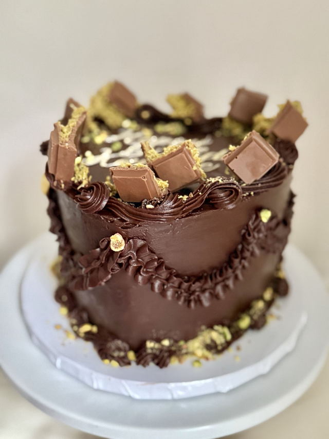 Dubai Kunafa chocolate Heart Cake