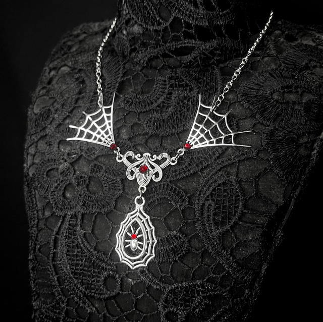 Web weaver necklace 