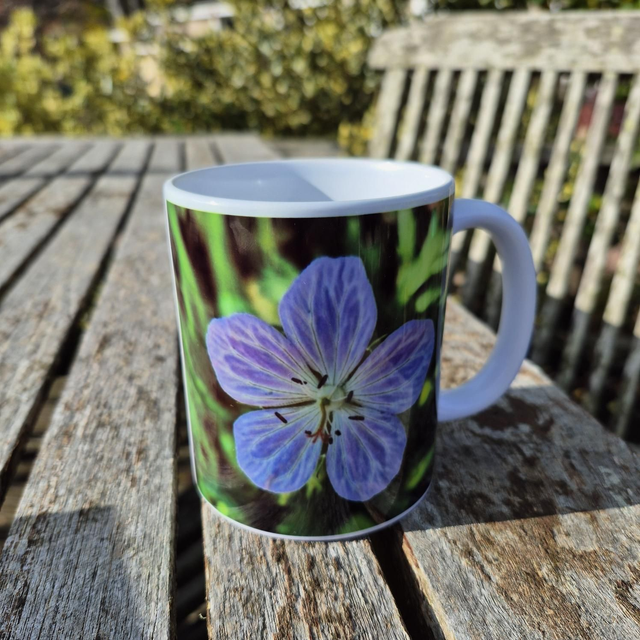 Geranium pale blue mug