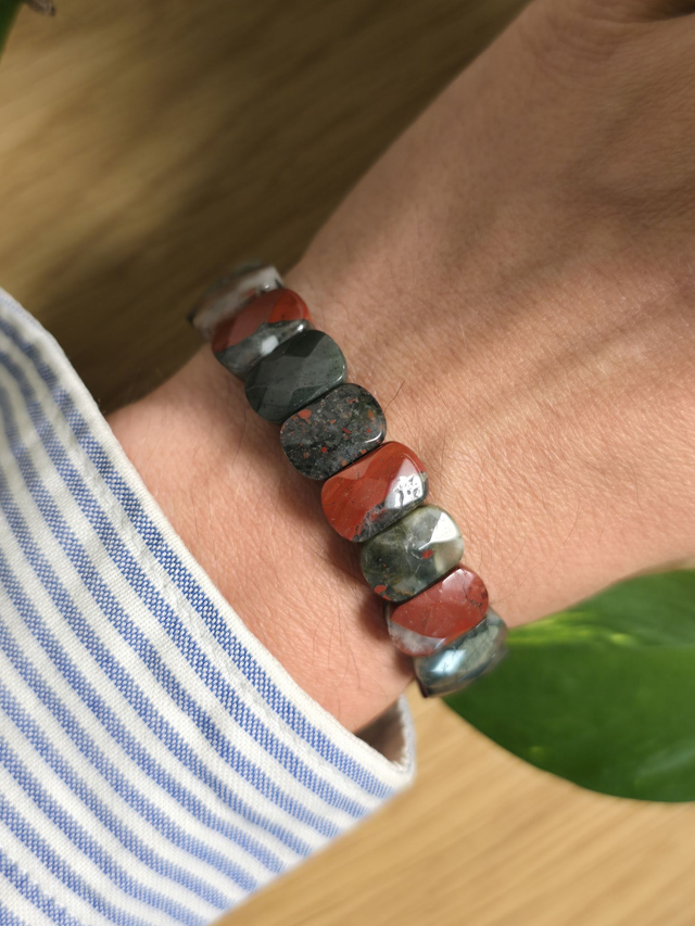 Jaspe Héliotrope, Bracelet avec perles plates facettées 