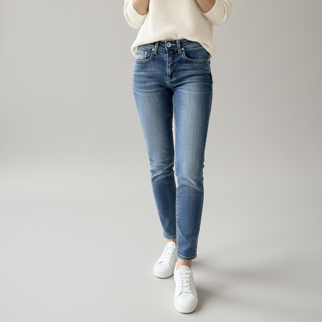 Jean Slim Place du Jour Bleu Denim Moyen – Pantalon Stretch Femme Coupe Ajustée