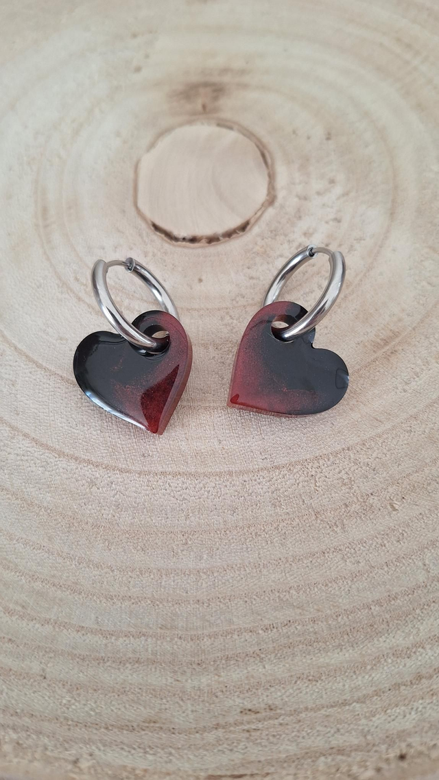 Boucles d&#039;oreilles créoles argentées cœur noir/bordeau 