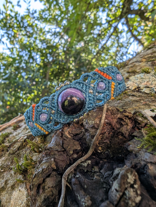 Bracelet bleu avec charoïte