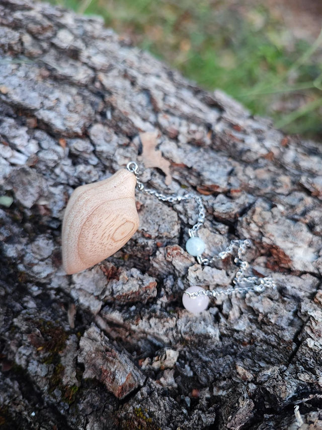 Pendule en Bois de Frêne, Perles d'Aigue Marine et Quartz Rose, Chaînette en Acier Inoxydable