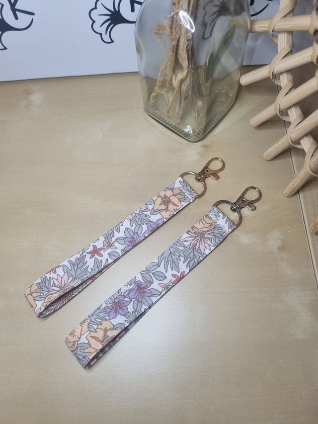 Dragonne Lolita violet avec mousqueton or ou argenté