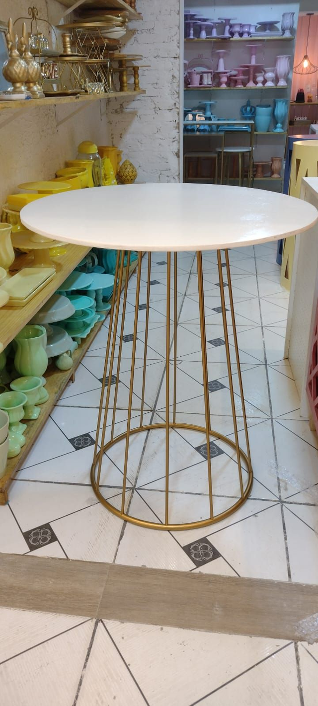 MESA CONE DOURADA - LOCAÇÃO 