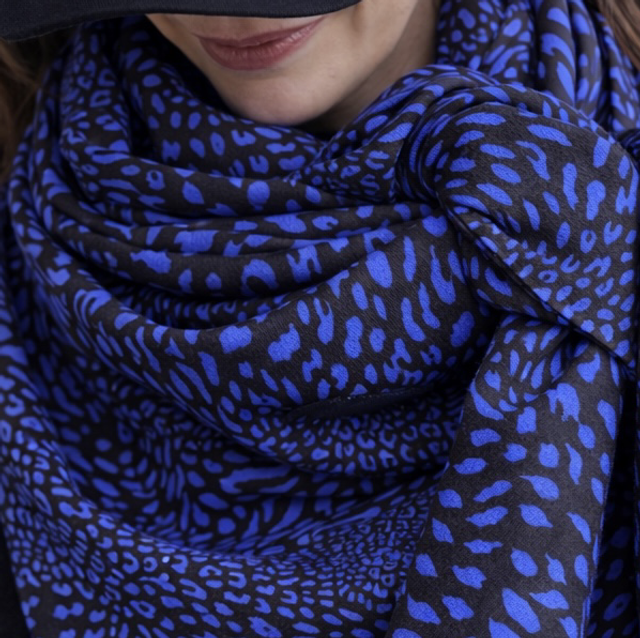 Foulard – “L’Indispensable Electric Blue”