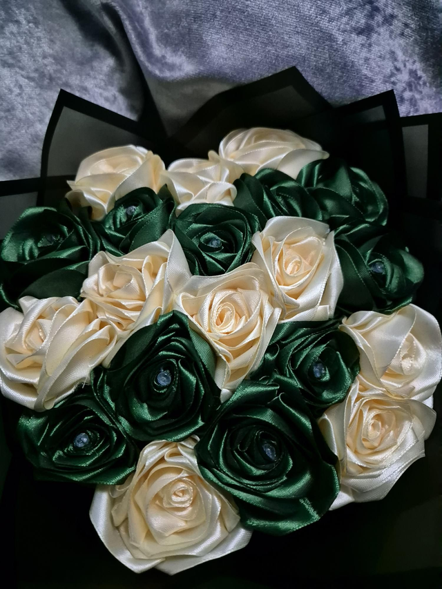 Green and Beige Roses (20Roses) 
