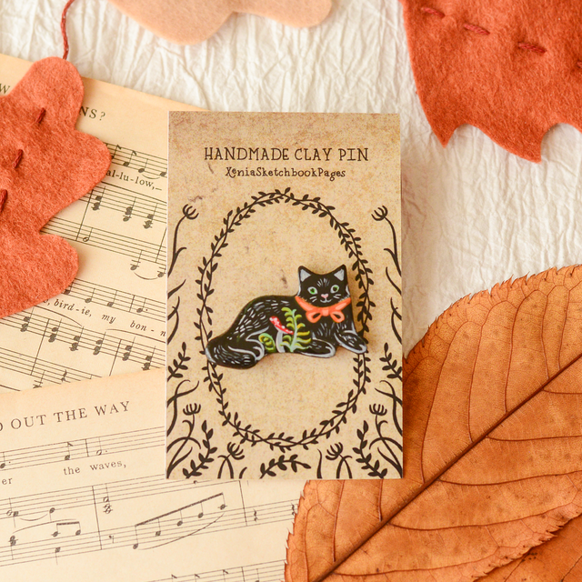 Familiar Collection &quot;A Black Cat&quot; clay pin