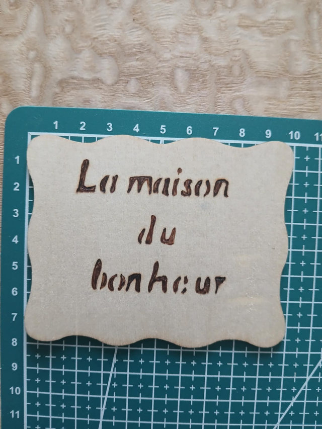 Plaque décorative bois à bords ondulés