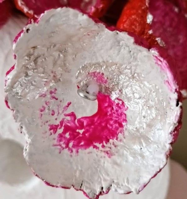 VASE DE FLEURS ROSES, fait main, papier mâché, fleurs éternelle, à offrir ou pour sa décoration