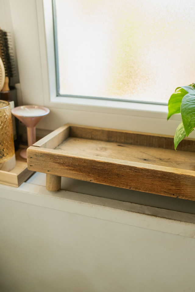 Plateau en bois à pieds ✨