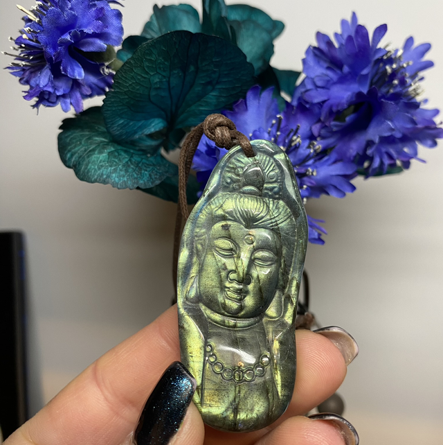Pendentif Bouddha Labradorite de belle qualité 