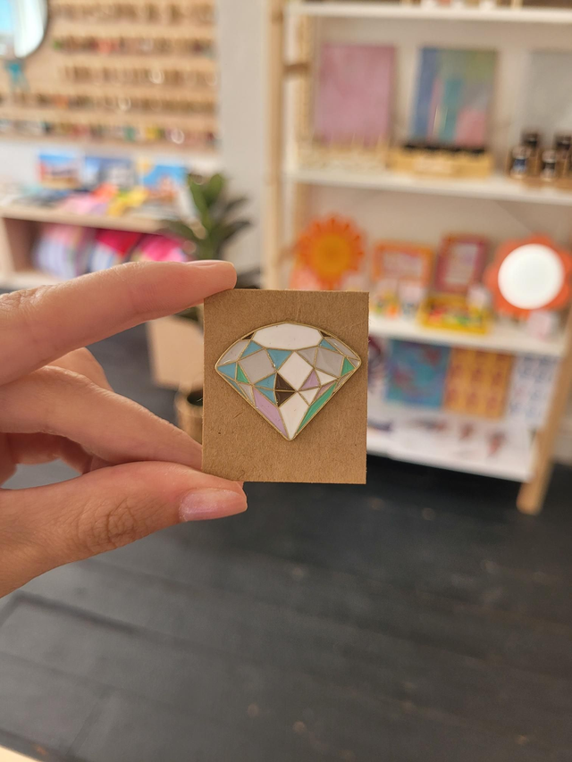 Diamond enamel pin badge - HE-133