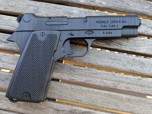 Pistolet Automatique Modèle 1935S-M1 (Reproduction factice) – France
