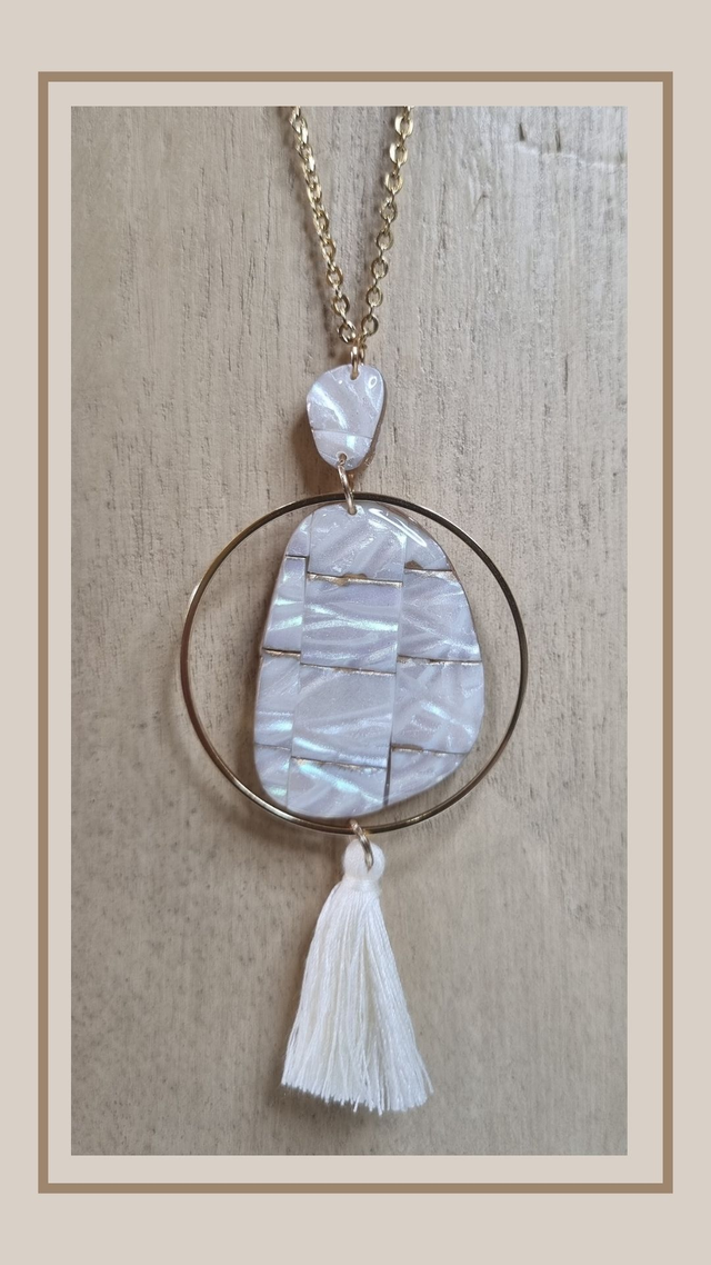 Collier collection nacre blanc pompon 