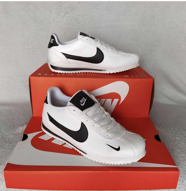 Zapatillas Nike Cortez blancas y negras 
