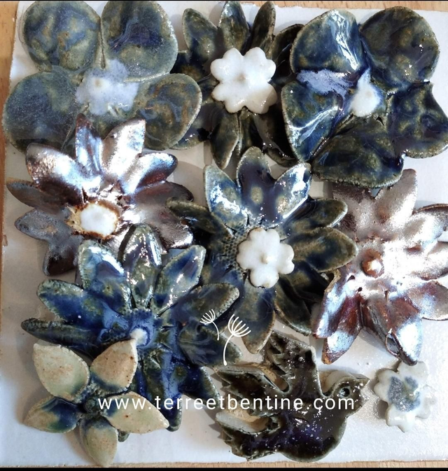 COMPOSITION florale en grès 