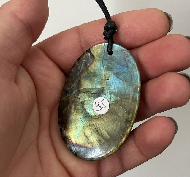 Pendentif en Labradorite de belle taille !