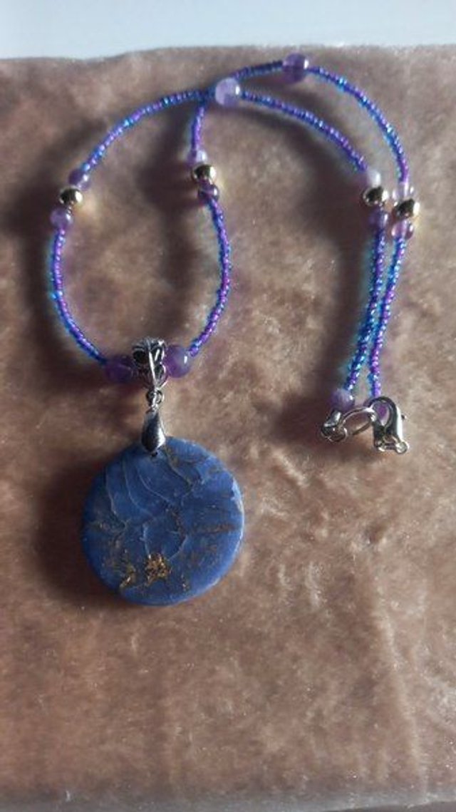 Collier Safira – Grand Médaillon Bleu & Améthyste