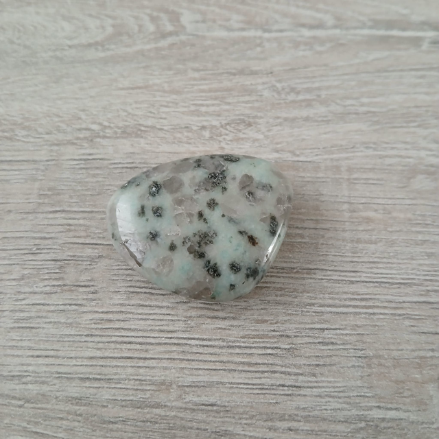 Kiwi Jaspis – Balans &amp; Ontspanning 4x3,5x1,5cm  (12.098)