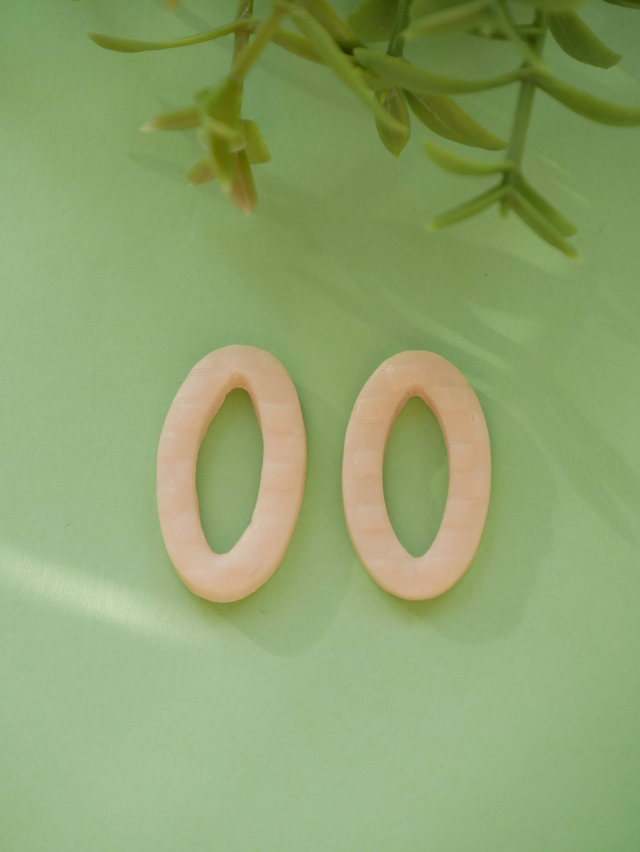 Loop Nude (square)
