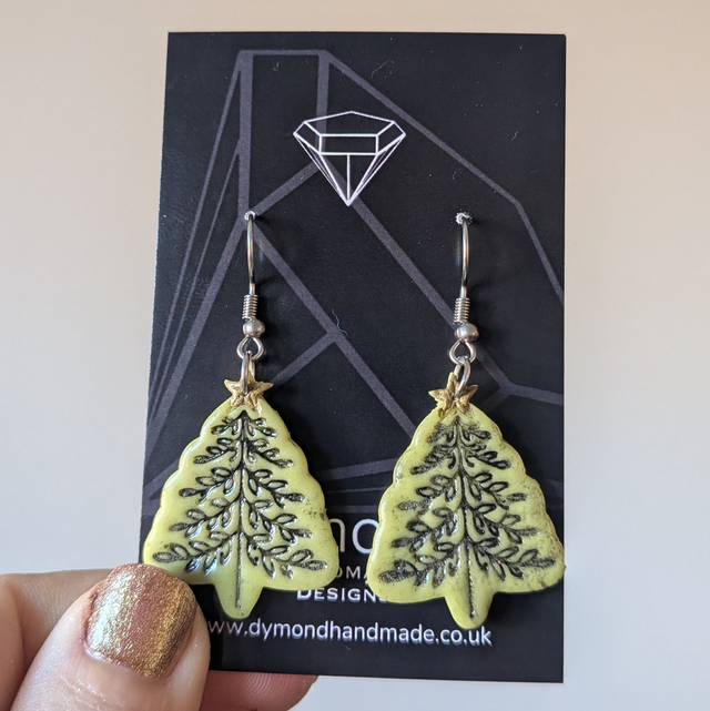 Christmas - Christmas tree nordic dangle earrings (black lined)