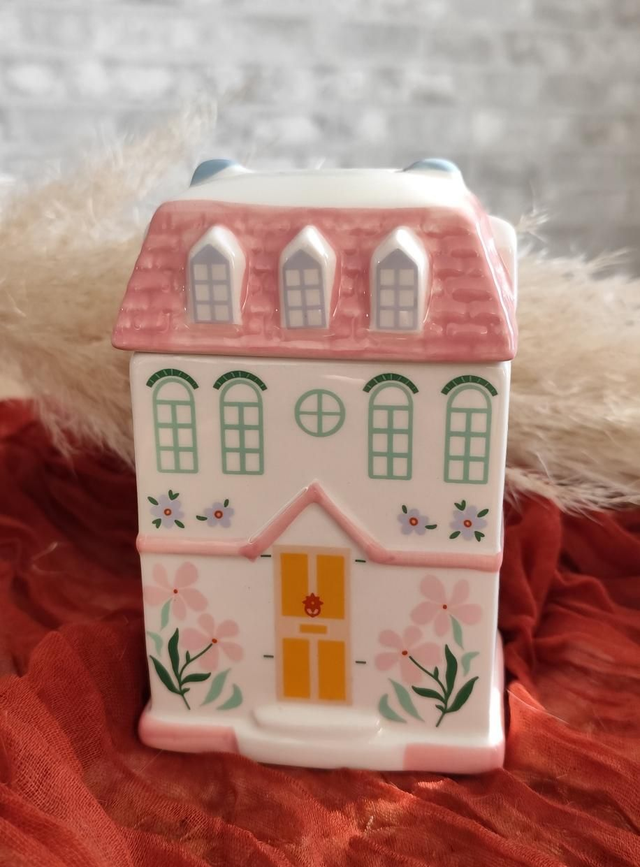 06. Pastel House 