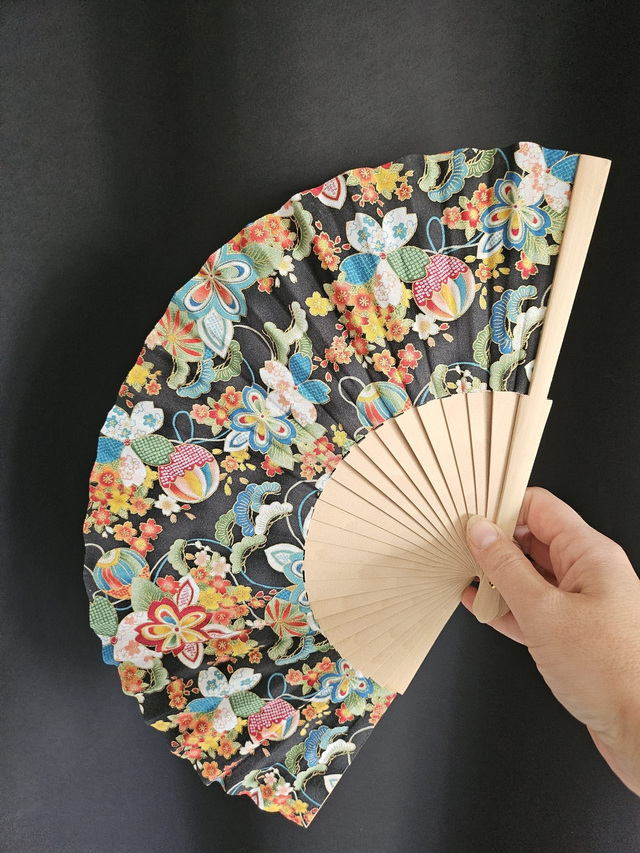 Éventail tissu fait main - modèle jap or fleurs