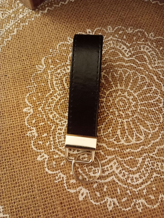 Porte clé boucle simili cuir