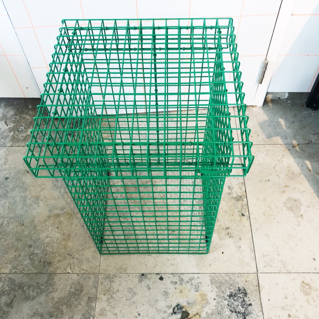 Wire stool, signal green