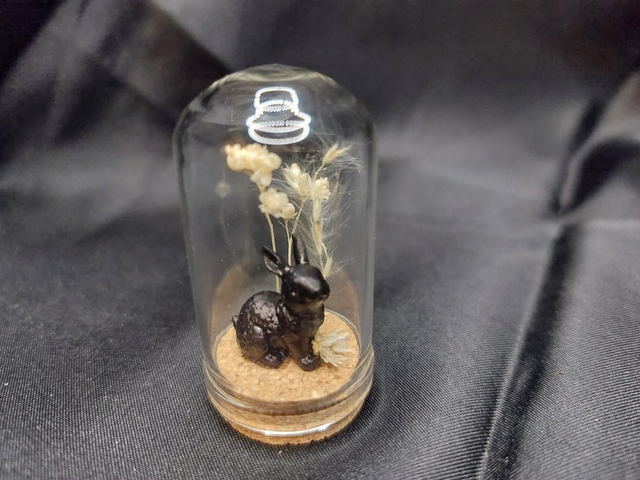 Mini-cloche lapin noir et beige