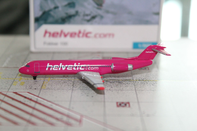 Helvetic Fokker 100 (HB-JVA), 1:500 Herpa