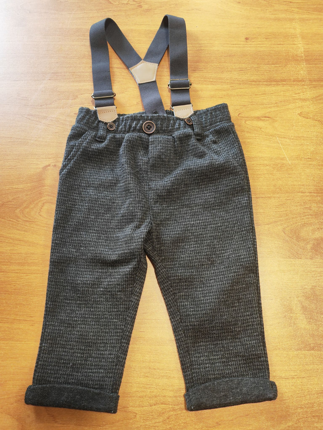 Pantalon + bretelles en 6 mois