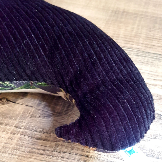 Coussin "MOUSTACHE" à poser ou à porter | L'ALLIÉ IDÉAL DE VOYAGE ! 🚌