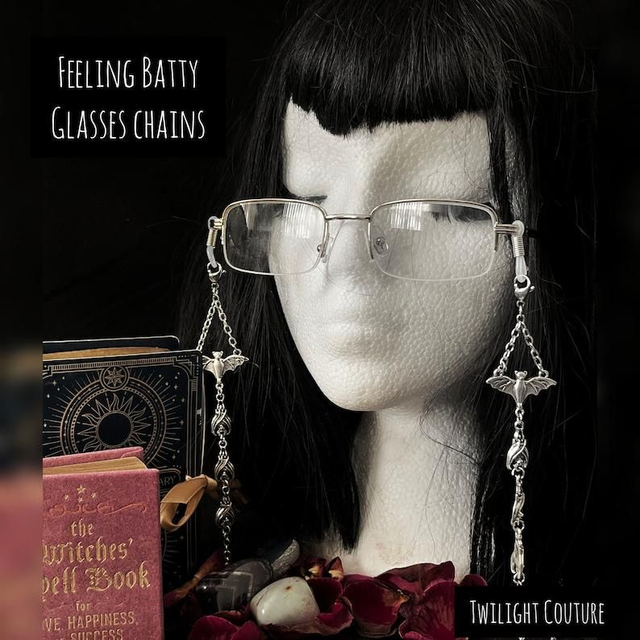Feeling batty glasses chain