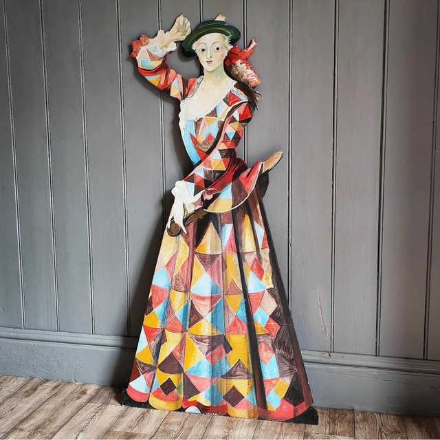 Vintage Harlequin lady