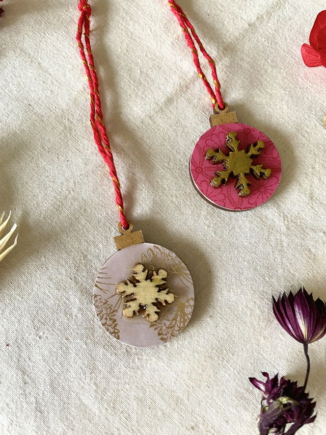 Duo de décorations de Noël boules et flocons